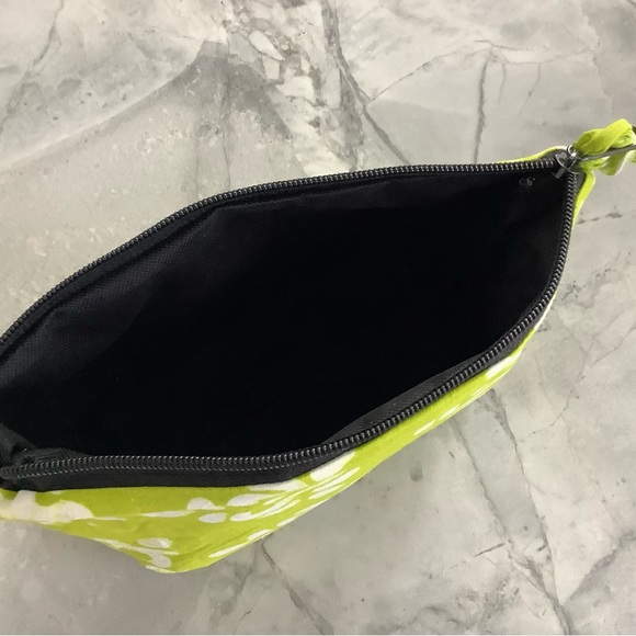 🆕Clarins Skincare Collection with Lime Green Pouch - Picture 4 of 5